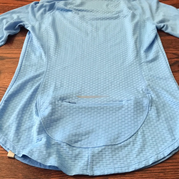 UA heat gear running top - Picture 3 of 3